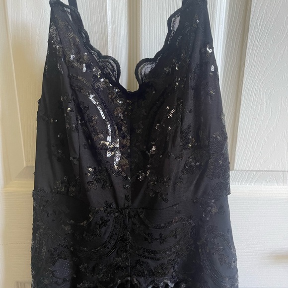 Beautiful sequin midi dress in black from Fashion Nova brand new with tags - Picture 6 of 6